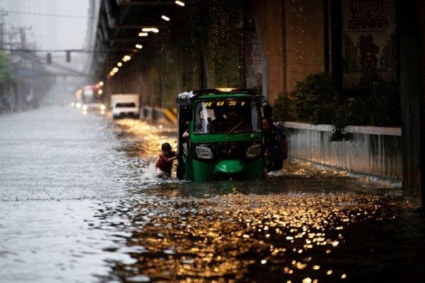 floods-manila-july.jpg