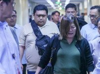 세관원 구금위기.jpg