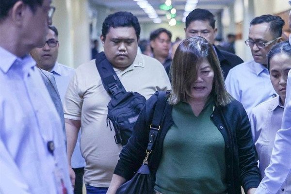 세관원 구금위기.jpg