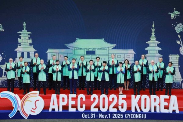 APEC-기념촬영.jpg