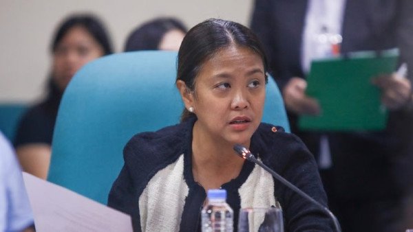 Nancy Binay.jpg