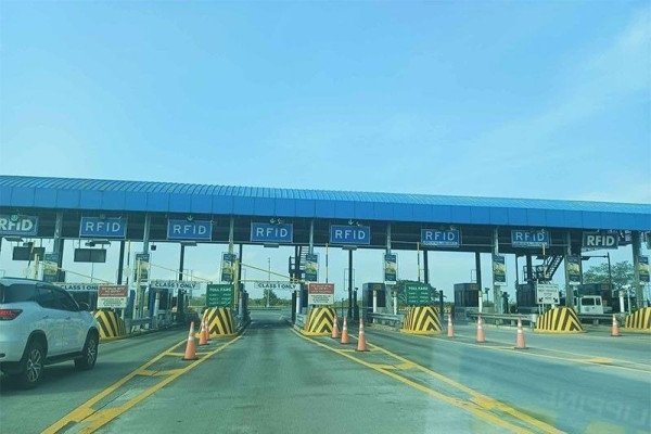 SLEX 충돌 사고.jpg