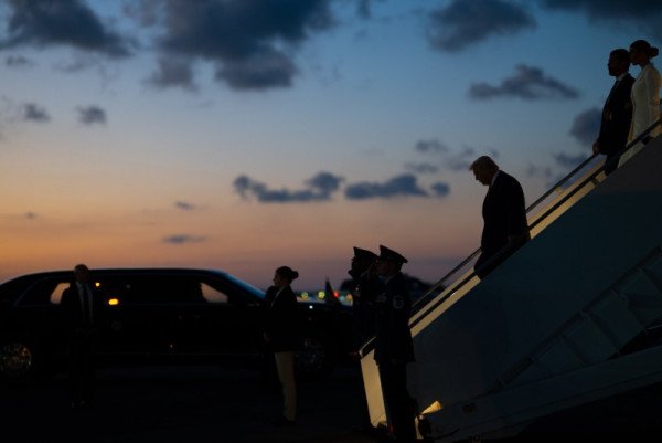 트람프 대통령.jpeg