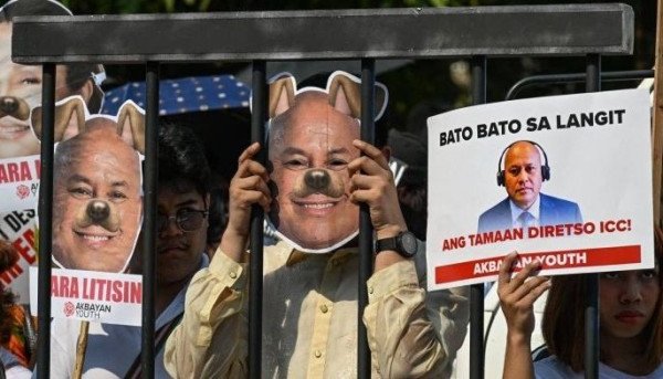bato-dela-rosa-protesters.jpg
